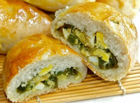 Pirojki aux oeufs et à l'oignon nouveau